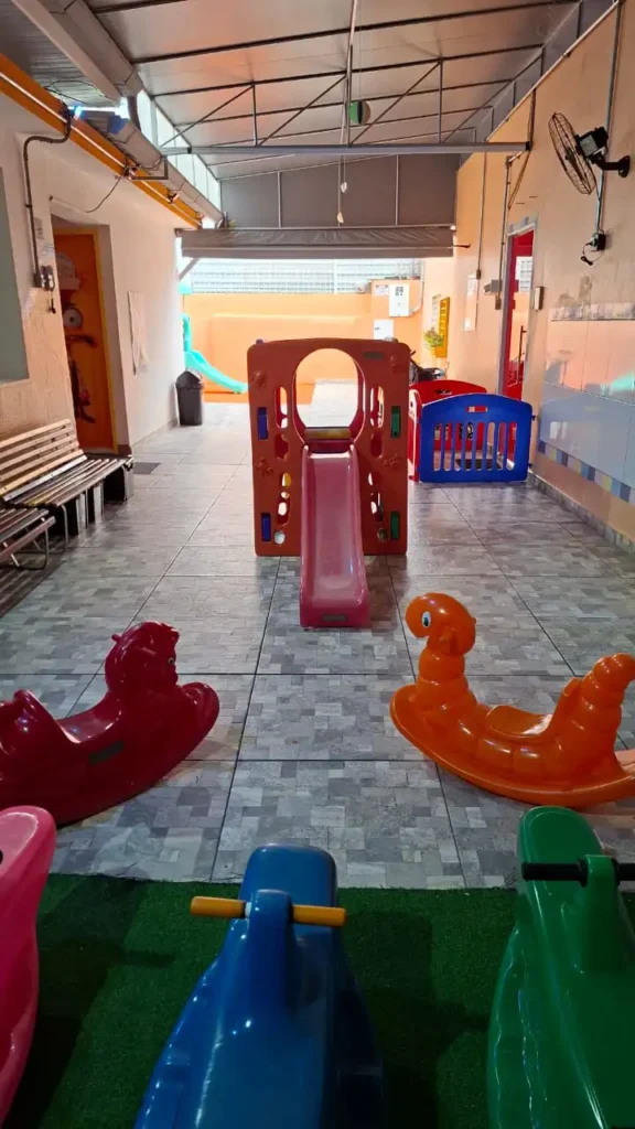 Pátio Externo: Aprender, brincar e explorar ao ar livre 