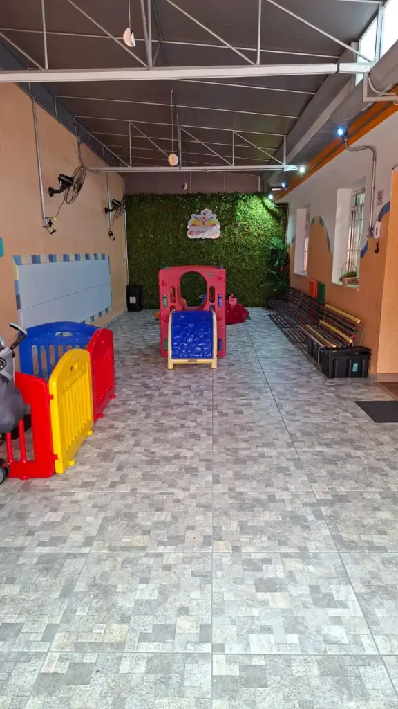Pátio Externo: Aprender, brincar e explorar ao ar livre 
