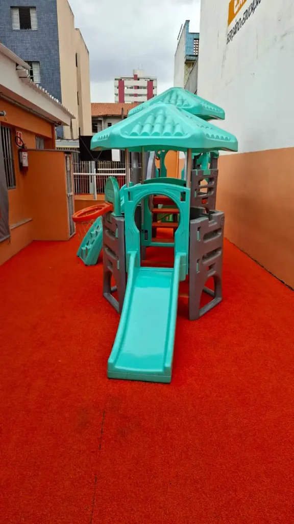 Pátio Externo: Aprender, brincar e explorar ao ar livre 
