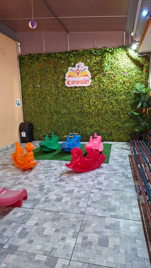 Pátio Externo: Aprender, brincar e explorar ao ar livre 